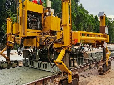 Máy rải bê tông xi măng HTH6000