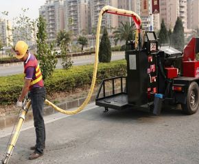 Crack sealing machine
