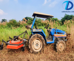Máy cắt cỏ ba trục