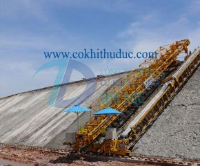 Sloping concrete paving machine